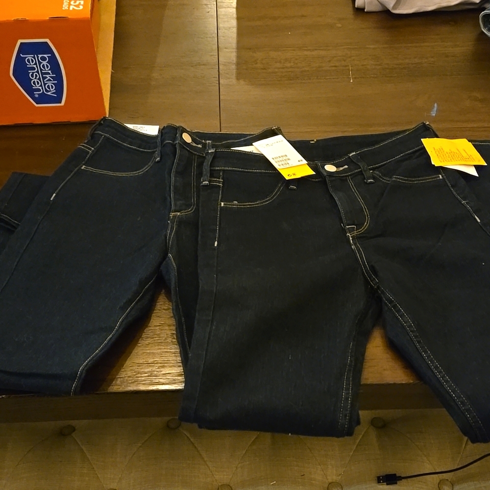 2 H&M skinny ankle jeans